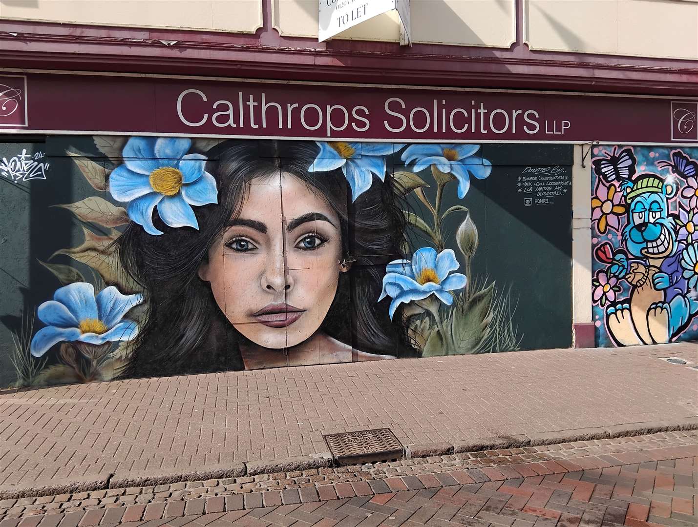 The stunning artwork created by Karl Barfoot and Adam Sadd to hide the graffiti tags sprayed onto the former Calthrops building in Market Place, Spalding