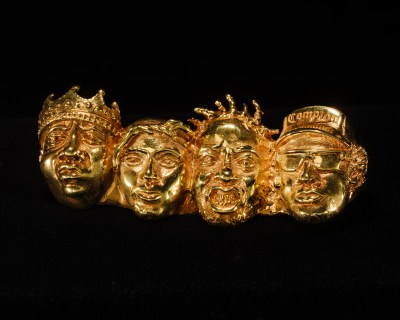 Designed by Johnny Nelson, the 14-karat Fingers of Def four-finger ring is from his Mount Rushmore series and honors four trailblazing male hip-hop artists: Biggie, Tupac, Ol’ Dirty Bastard, and Easy-E.