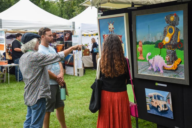 The annual Art & Apples Festival returns to Rochester Municipal Park this weekend.