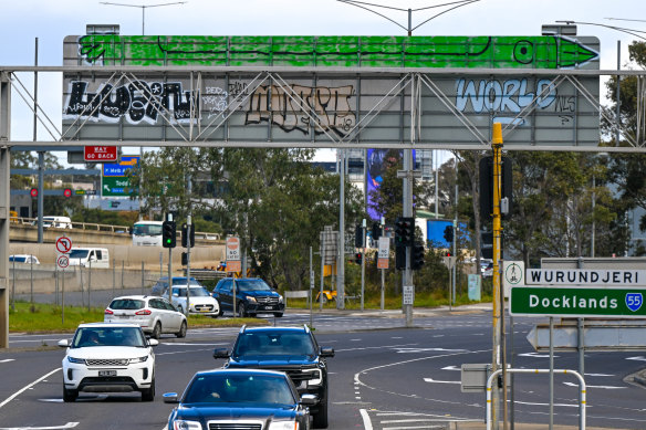 A long Pam the bird at the Wurundjeri Way and Lorimer Street intersection, near the DFO South Wharf.