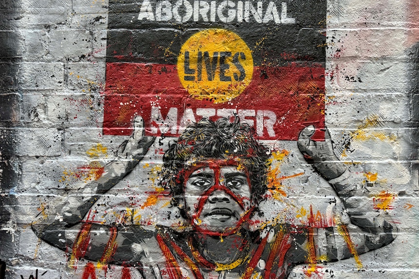 A mural that reads 'Aboriginal Lives Matter'