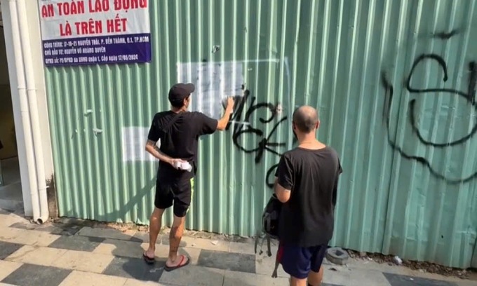 French men deported from Vietnam for graffiti vandalism