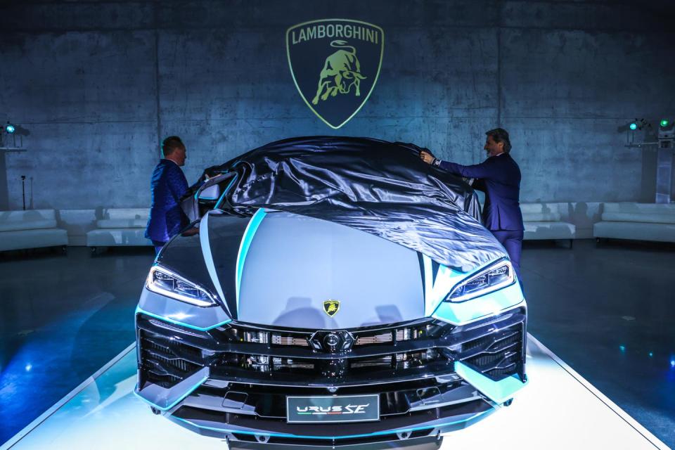 lamborghini urus se at miami art week 2024