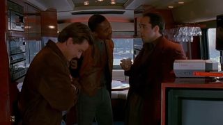 Emilio Estevez, Cuba Gooding, Jr, and Jeremy Piven in an RV in Judgement night.