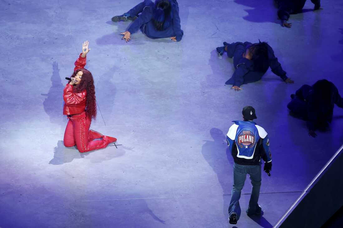 SZA and Kendrick Lamar perform onstage during Apple Music Super Bowl LIX Halftime Show.