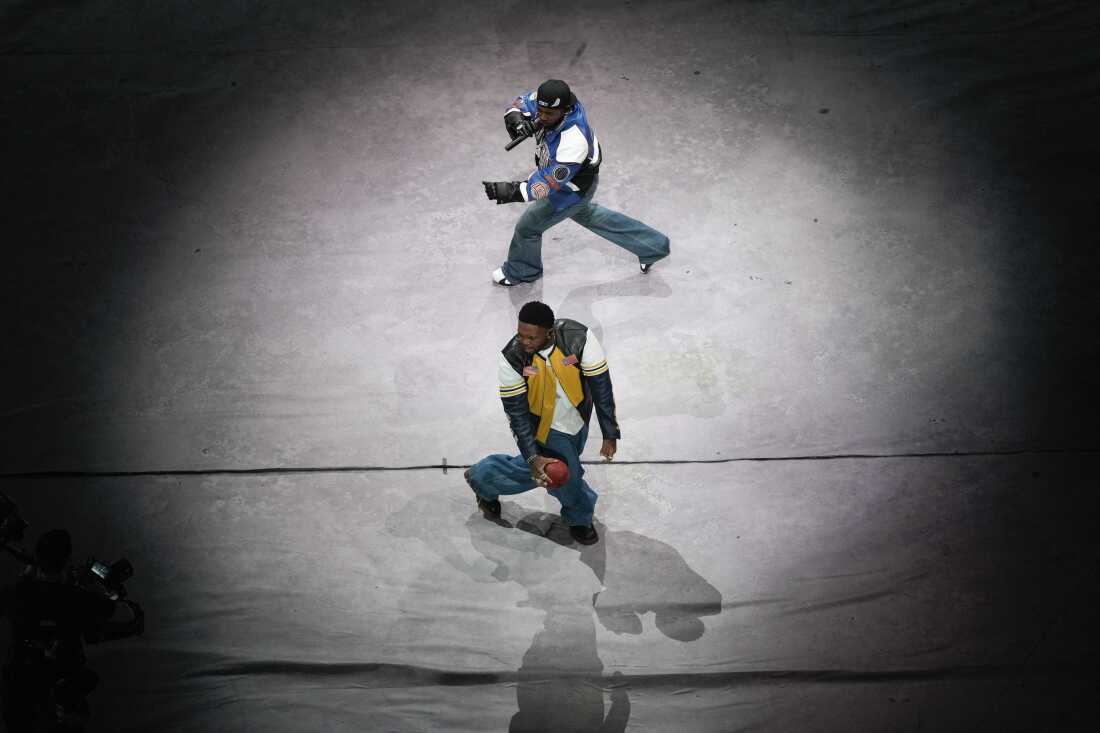 Mustard, bottom, and Kendrick Lamar perform during halftime of the NFL Super Bowl LIX.