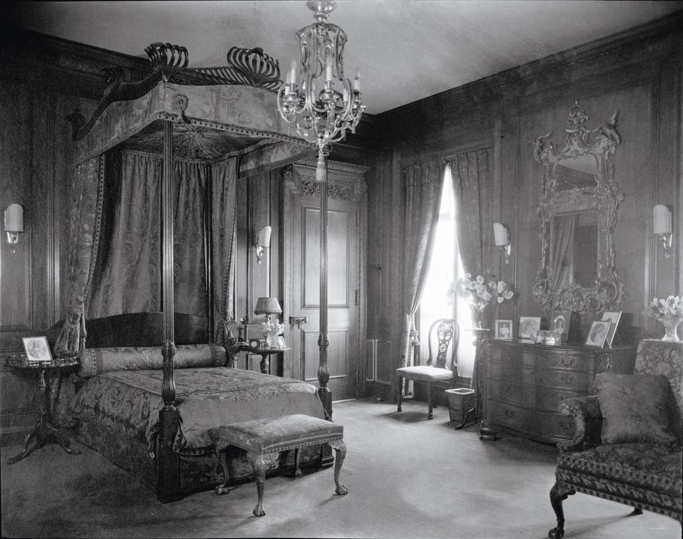 Elegant bedroom featuring a canopy bed and classic furnishings.